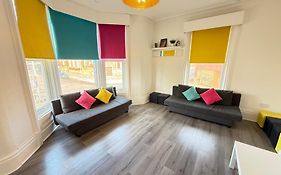 Deco Apartment 5 Min Walk From Blackpool Tower Sleeps 12